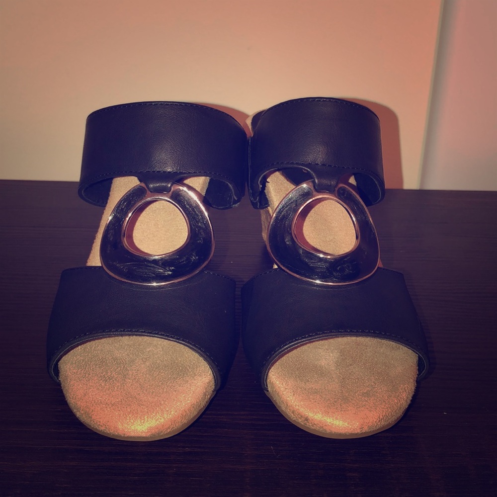 Black Wedges
